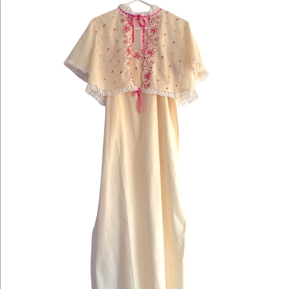 Prettiest Antique Buttercream&Pink Embroidered Cotton Nightie and Sleep Jacket - Picture 10 of 11